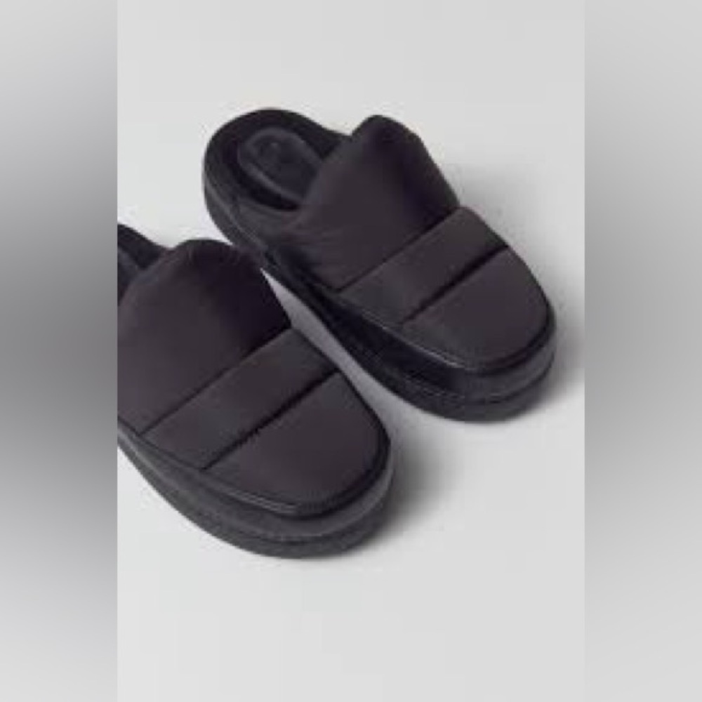 Urban outfitters Lily puffer slip on shoes slippers black womens size 7‎ trendy
